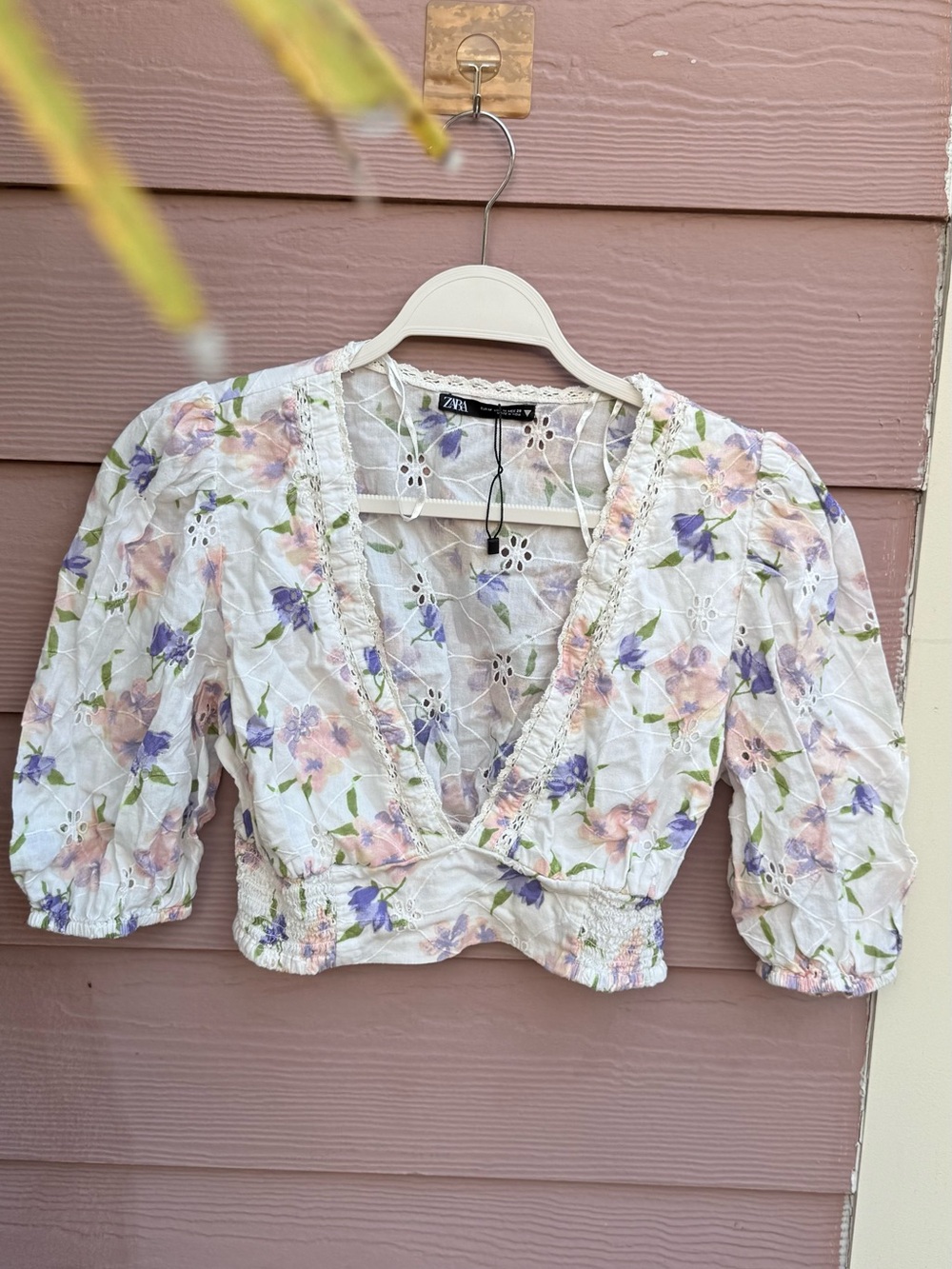 ZARA White Floral Eyelet Cropped V-Neck Top with Purple & Peach Blooms
